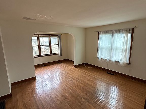 2nd image of 364 Richmond Ave
