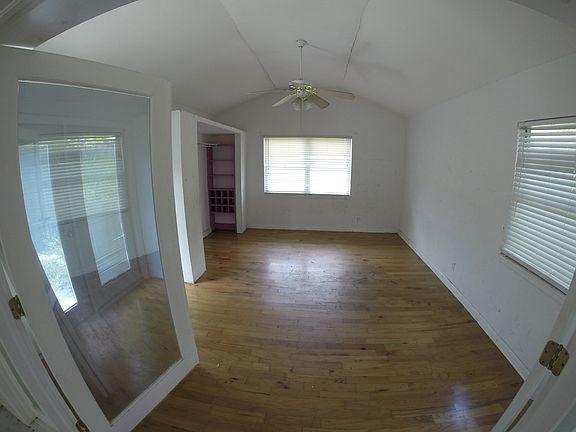 4th image of 10549 Parkcrest Dr