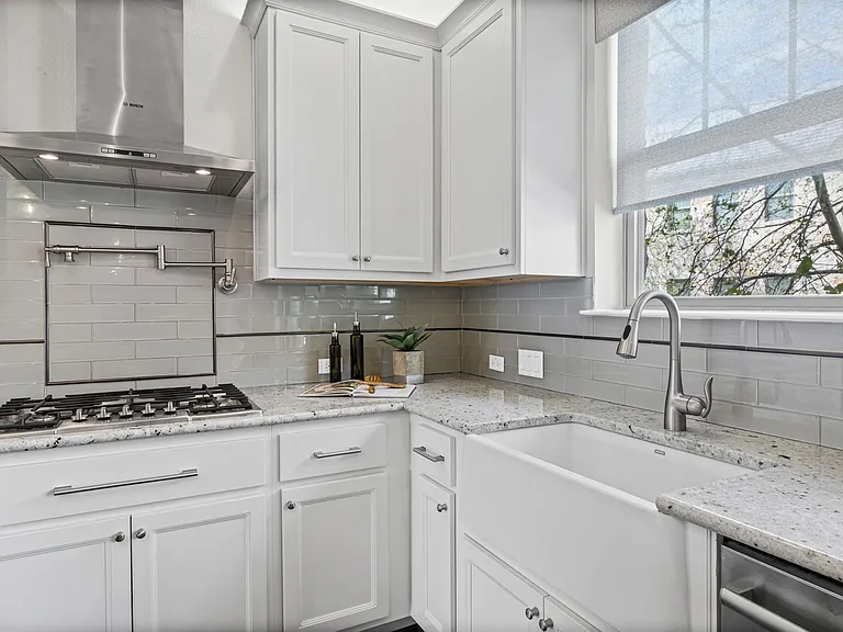 1112 Highknoll Ln #B — Photo 10