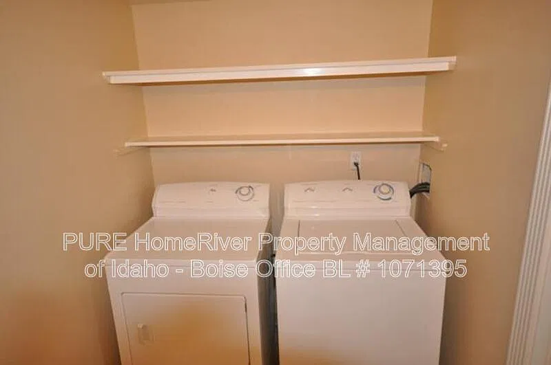 2 bed, 2.0 bath, 940 sqft, $1,300 — Photo 3