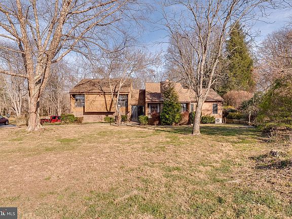 4th image of 139 Clark Ct