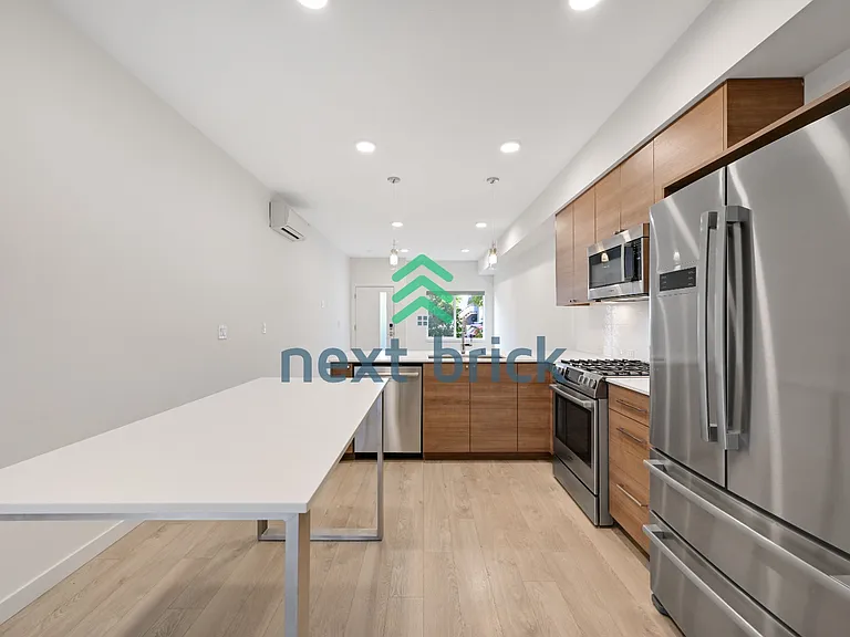 3537 Wallingford Ave N — Photo 8