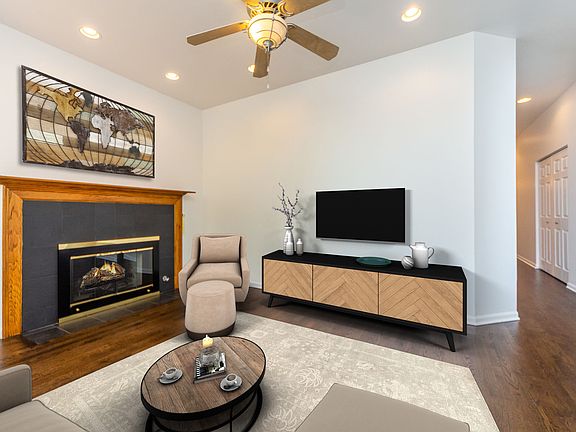 4th image of 4018 N Mozart St APT 3S