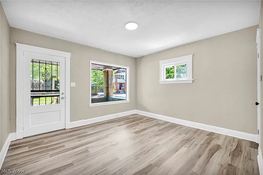 4 bed, 2000 sqft, $2,095 — Photo 2