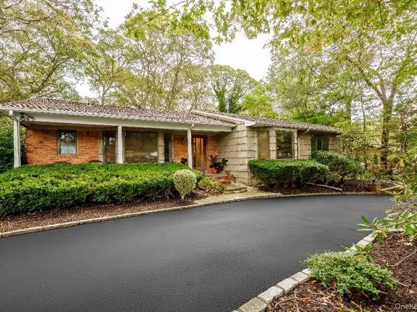 54 Farmington Lane, Melville, NY 11747