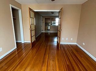3034 49th St APT 2, Astoria, NY 11103