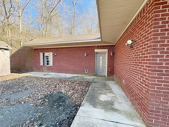 4th image of 28 Alease Dr