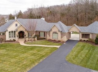18025 Homestead Manor Dr, Chesterfield, MO 63005