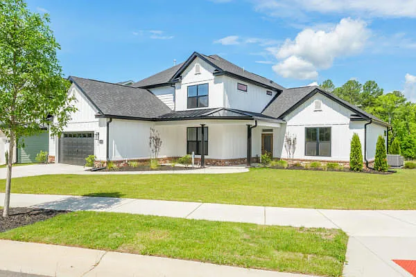4 bed, 3.5 bath, 2812 sqft, $2,650 — Photo 2