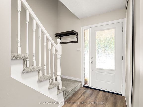 4th image of 647 Pinerow Cres
