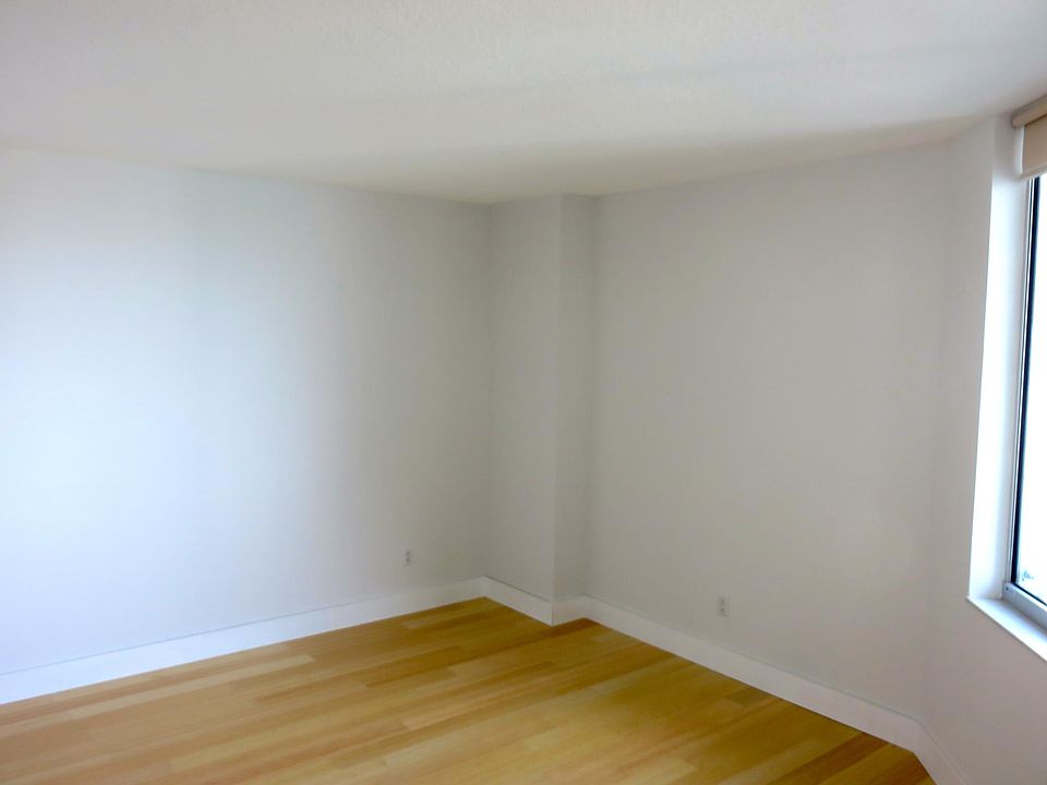 1st image of 325 Biscayne Blvd #4014