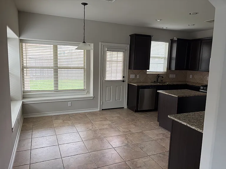 2418 Dianna Lee Dr — Photo 4