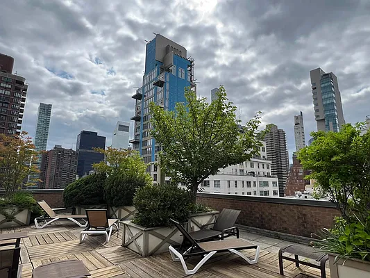 Rented by Luxus Manhattan Realty | media 42
