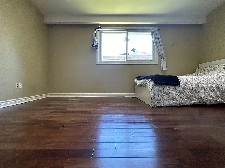 23 Pineway Blvd #MAIN FLOOR — Photo 4