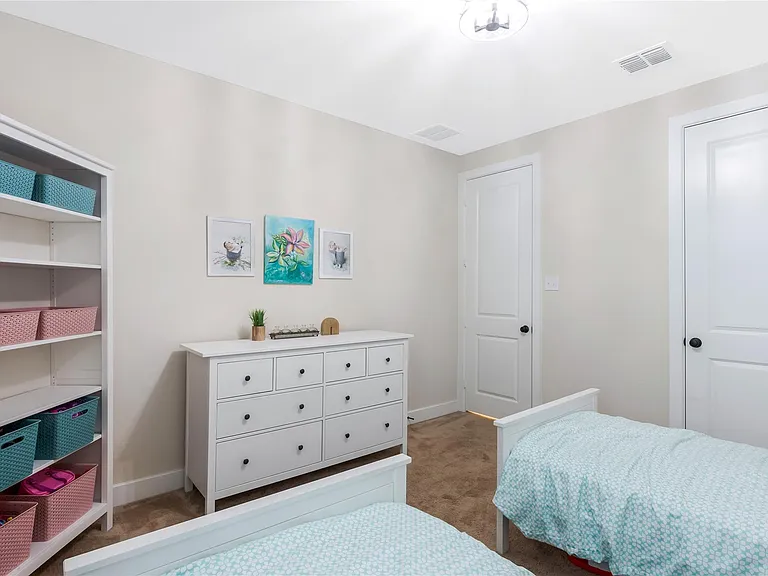 9211 Lowell Cliff Dr — Photo 31