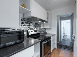 9880 Manchester Dr #402, Burnaby, BC V3N 4R3