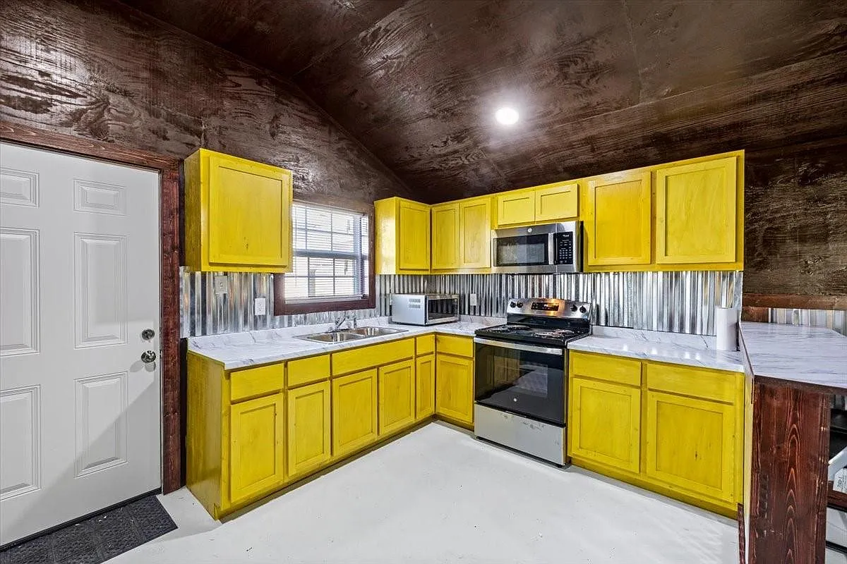 1 bed, 1.0 bath, 576 sqft, $1,300 — Photo 4