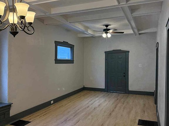 4th image of 2507 W Oak St