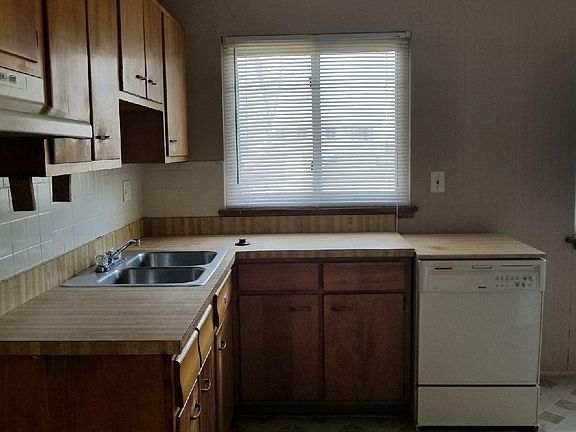 3rd image of 1343 Cabrillo Dr