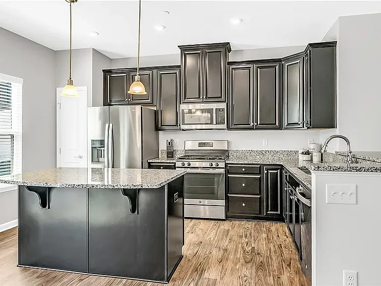 4204 Spruce Rd — Photo 3