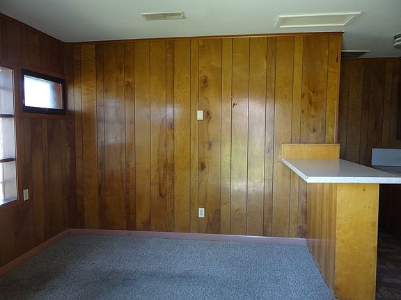 2nd image of 405 W Dewey Ave