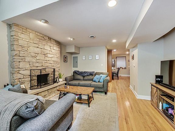 3rd image of 168 W Burton Pl #1