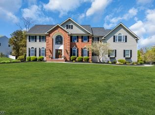 1 Berkshire Ct, Clinton Twp., NJ 08833