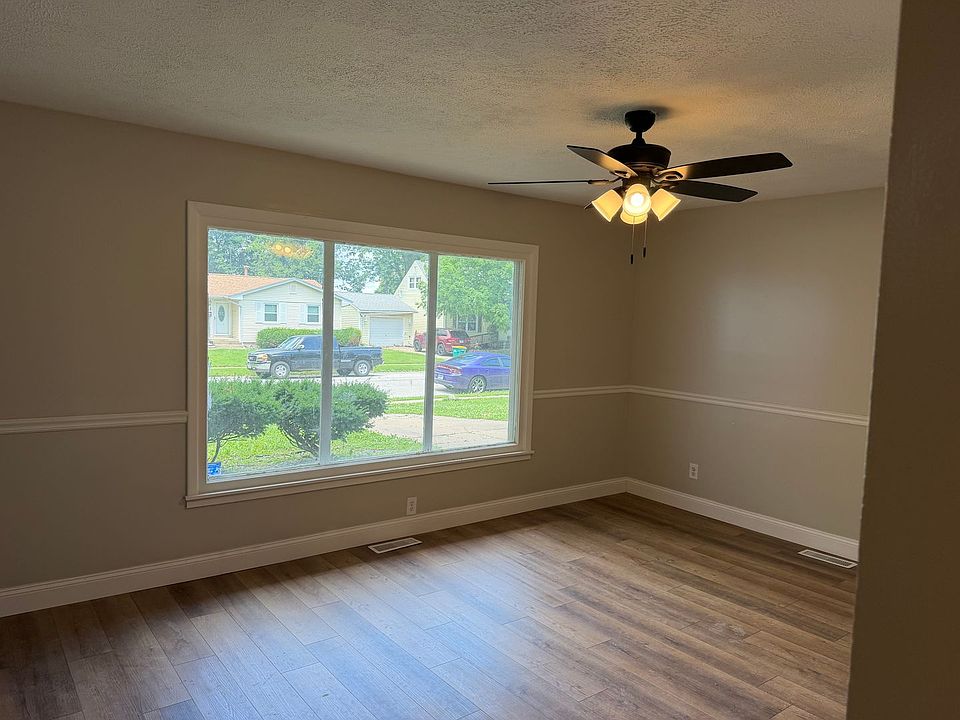 1st image of 24 Villanova Dr