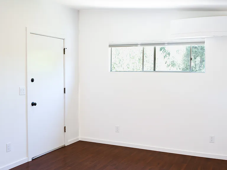 312 E Matilija St — Photo 18