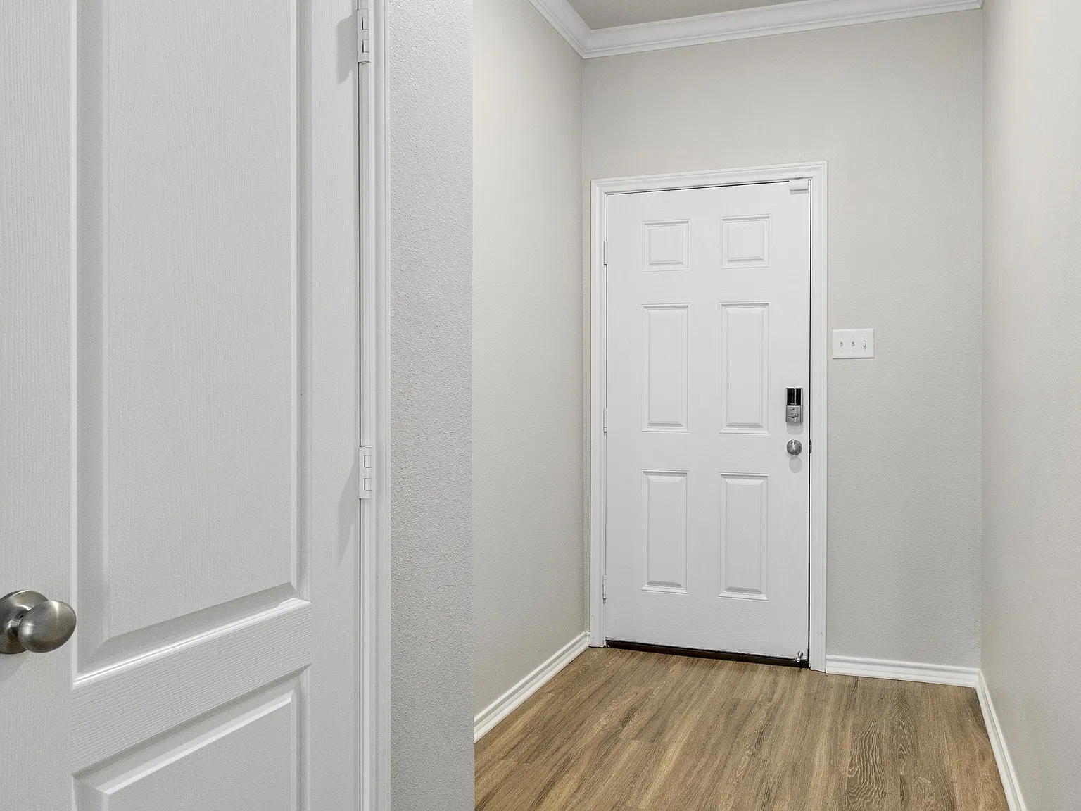 1419 Monterey Dr — Photo 2