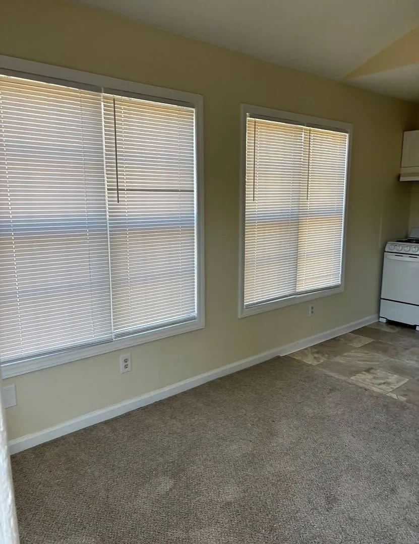 Bungalow Tiny Home - 1/2 Off First Month's Rent — Photo 3