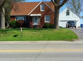 412 E Mayne St, Blue Grass, IA 52726