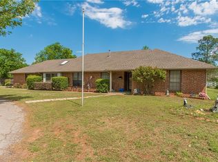 1221 NE 27th St, Moore, OK 73160