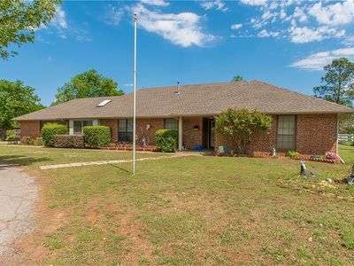 1221 NE 27th St, Moore, OK, 73160