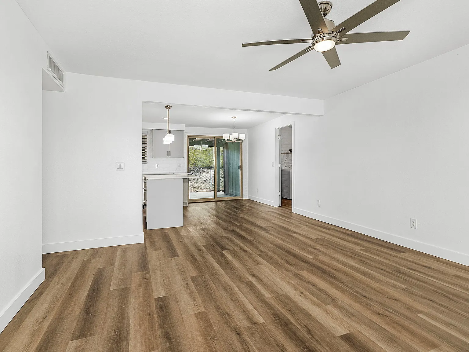 3 bed, 1230 sqft, $1,895 — Photo 2