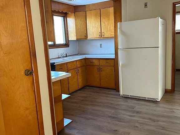 5th image of 207 Prospect St