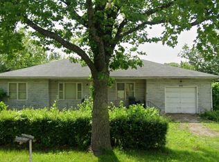 2321 SE Massachusetts Ave, Topeka, KS 66605