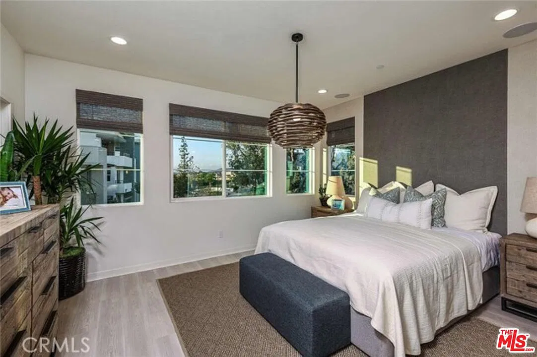 4 bed, 3.5 bath, 2150 sqft, $5,500 — Photo 3