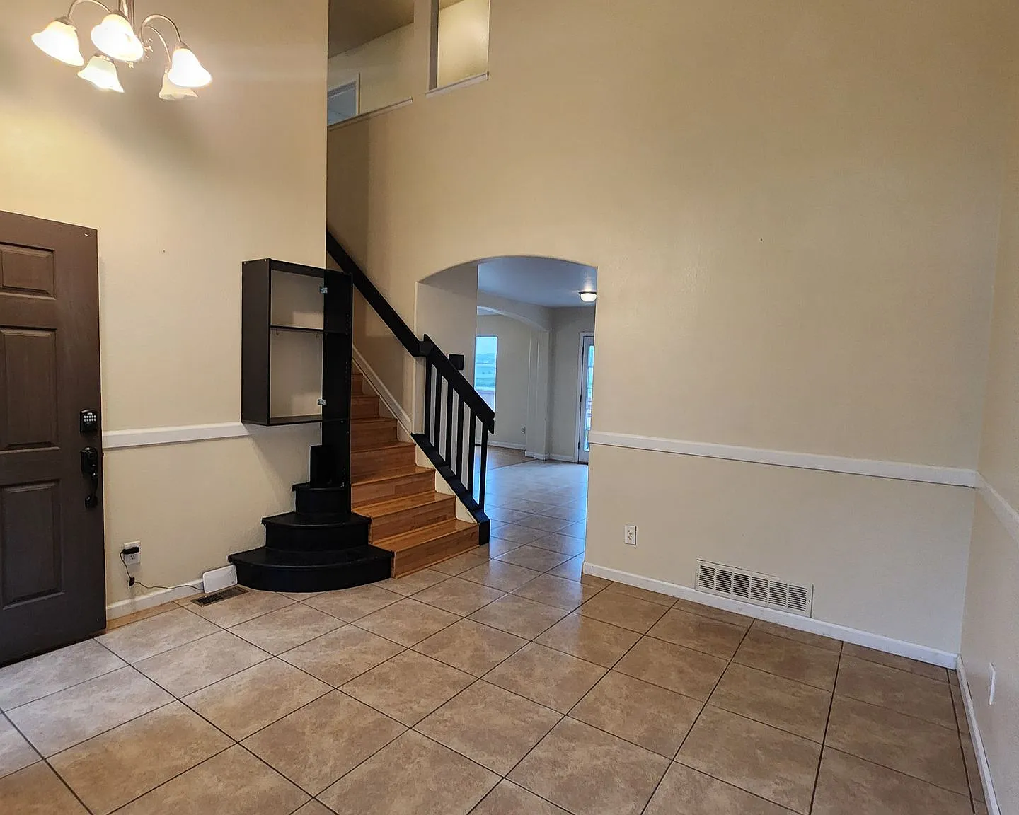 4 bed, 2164 sqft, $2,595 — Photo 3