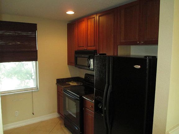 3rd image of 729 N Street