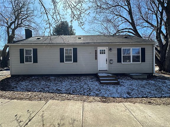 2nd image of 1202 14th Avenue E