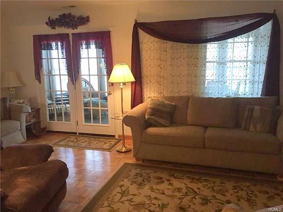 4th image of 24 Wintergreen Ct