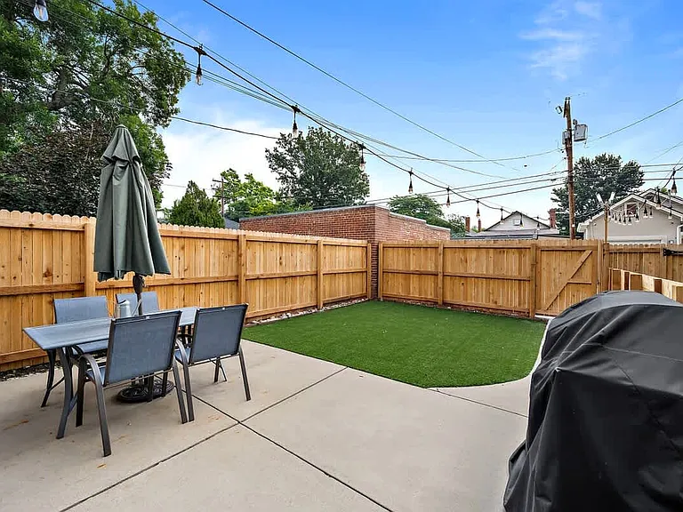 228 S Logan St — Photo 22