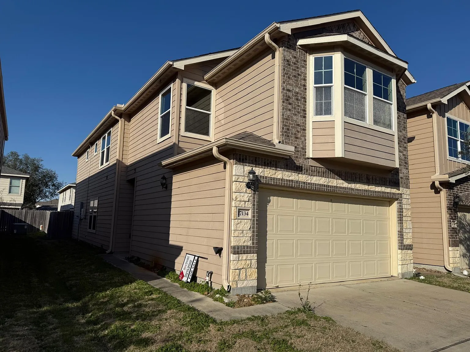 3 bed, 2.5 bath, 2037 sqft, $2,150 — Photo 2