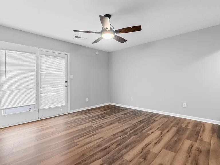 305 Spring Valley Ln — Photo 27