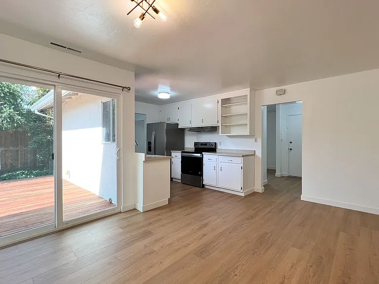 849 Laguna St — Photo 14
