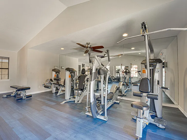 Timberglen Apartments — Photo 8