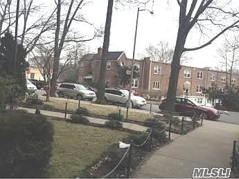 3rd image of 6692 Yellowstone Blvd #1D