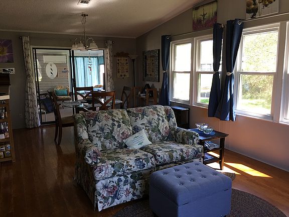 4th image of 9517 Mulligan Ln