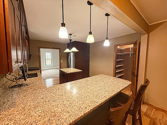 5th image of 1708 Mitchell St